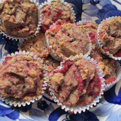 Strawberry rabarber muffins