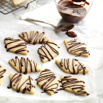 oranje zandkoekje met pittige donkere chocolade