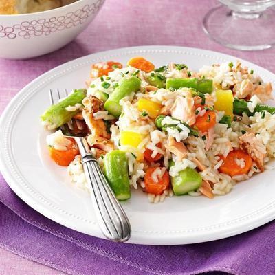 lente pilaf met zalm en asperges