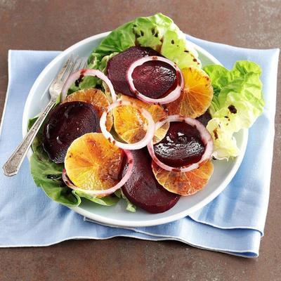 mandarijn en gebrande bietensalade met zoete mandarijn-balsamico dressing