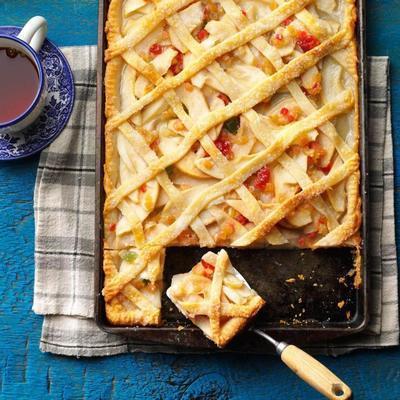 van gegratineerd geglaceerd fruit / peertaart