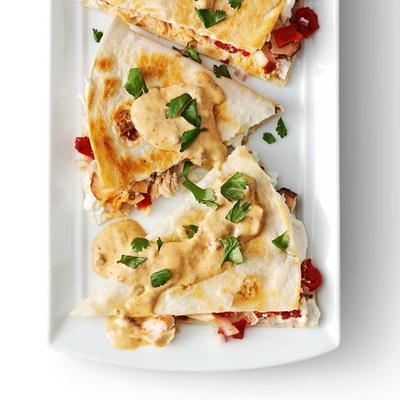 gerookte zalm quesadilla met chipotle creme fraiche