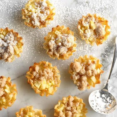 warme appelbekers met toplaag van boterkruim