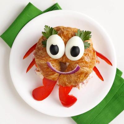 krab croissantsandwich