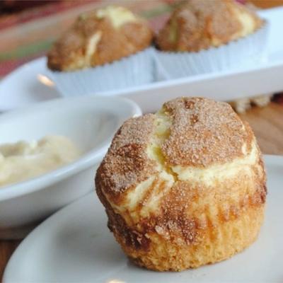 sinaasappelsap muffins met honing verspreid