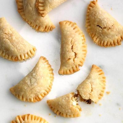 zongedroogde tomaten-geitenkaas empanadas