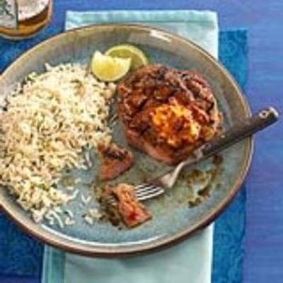 gegrilde ancho chili ribeyes met glazuur van chipotle-butter