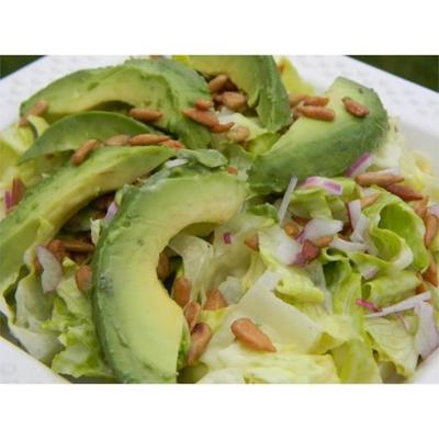 sla, avocado en zonnebloempitten salade