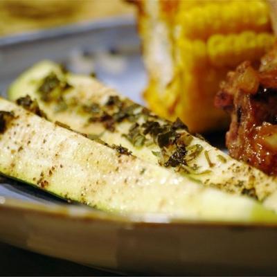 gegrilde courgette i