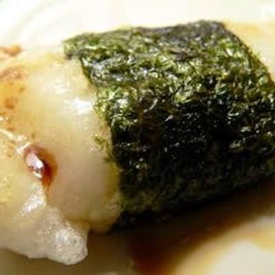 geroosterde mochi met nori zeewier
