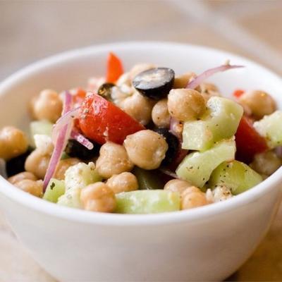 Griekse garbanzo bonen salade