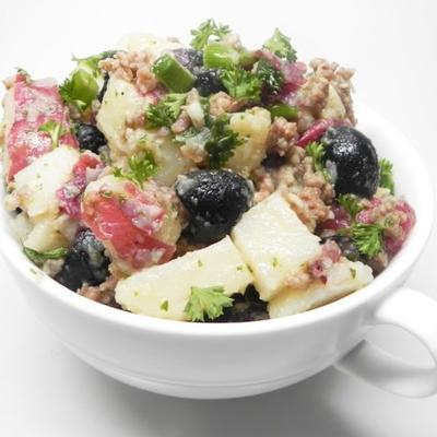 gemarineerde aardappelsalade met ansjovisvinaigrette