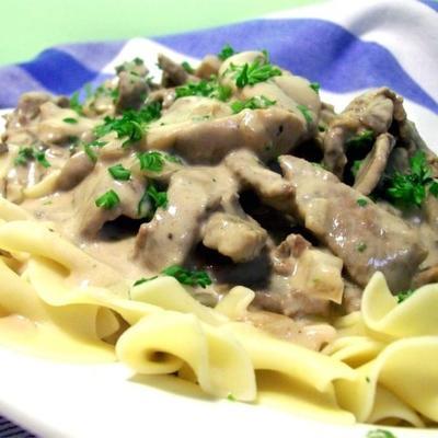 daria's slow cooker beef stroganoff