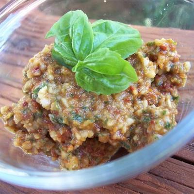 veganistische zongedroogde tomatenpesto