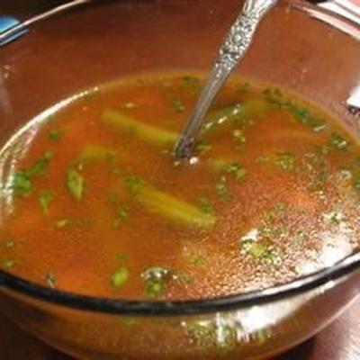 veggie soep met basilicumsaus