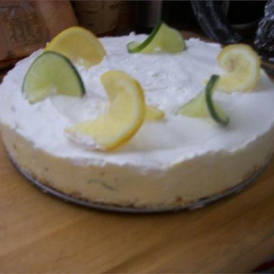 daiquiri chiffon cheesecake met pretzel korst