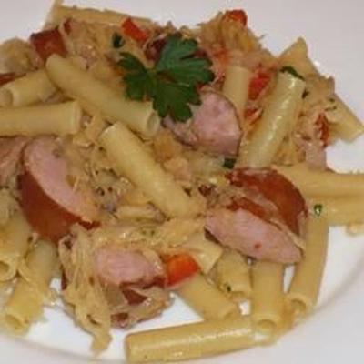 pasta met kielbasa en zuurkool