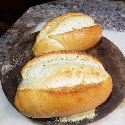 Italiaans brood met een broodmachine