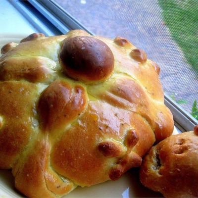 pan de muertos (Mexicaans brood van de doden)