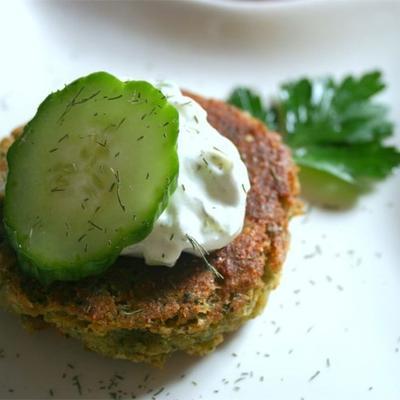 sean's falafel en komkommer saus