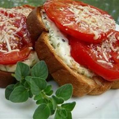 mama's beste broiled tomatensandwich