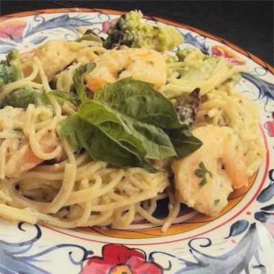 engelenhaarpasta met knoflookgarnalen en broccoli