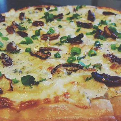 peren en gorgonzola kaas pizza