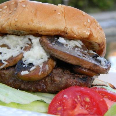 gegrilde champignon Zwitserse hamburgers