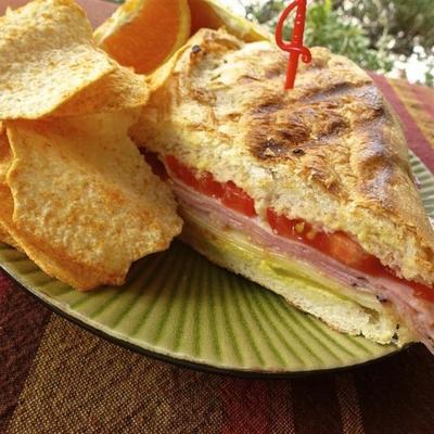 klassieke Cubaanse middernacht (medianoche) sandwich