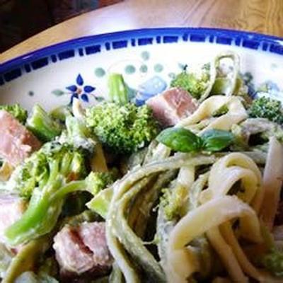 spinazie fettuccini met broccoli en ham
