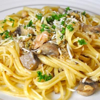 schelpdierensaus met linguine