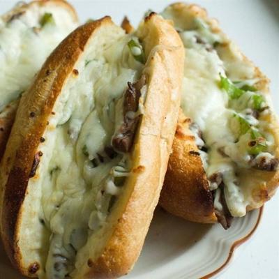 philly cheesesteak sandwich met knoflook mayo