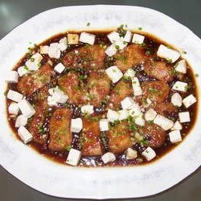 Chinese gestoomde witte visfilet met tofu (kantonees stijl)