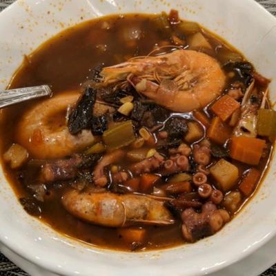 soep van garnalen en octopus (caldo de camaron y pulpo)