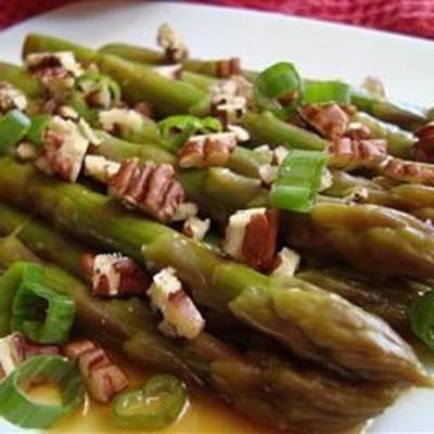 Aziatische aspergesalade met pecannoten