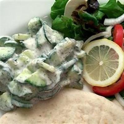 Perzische komkommer-yoghurt (maast-o khiar)