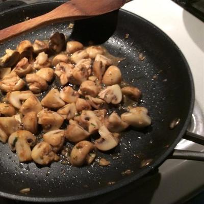 gebakken champignons in knoflook