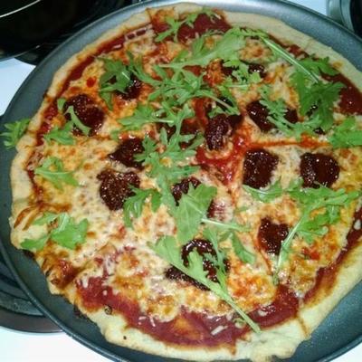 zongedroogde tomaat en rucola-pizza