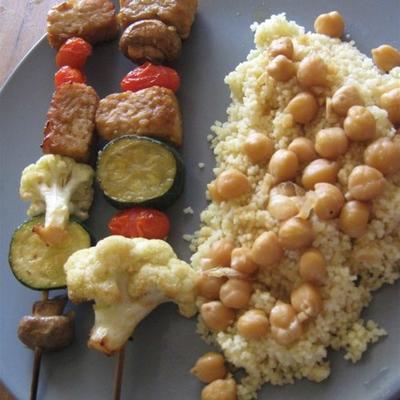 tempeh kabobs met Marokkaanse couscous