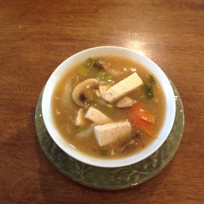 warme en zure tofu-soep (suan la dofu tang)