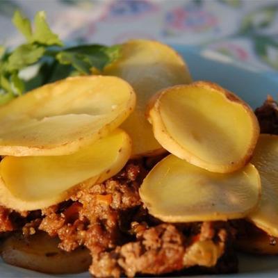 Servische rundergehakt, veggie en aardappel bakken