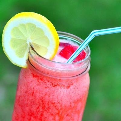 bevroren aardbeienlimonade