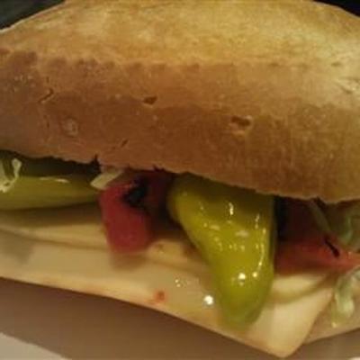 geroosterde sandwich met rode peper en kaas