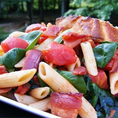 penne pasta met spinazie en spek