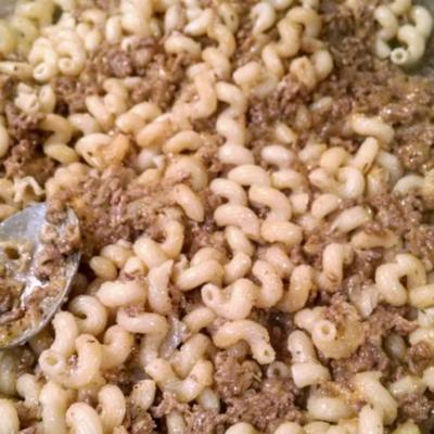cheesy macaroni en rundvlees ovenschotel met tijm