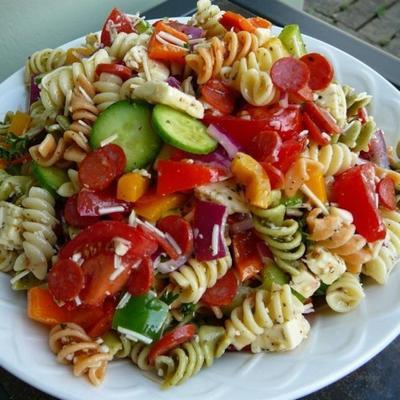 pastasalade met zelfgemaakte dressing