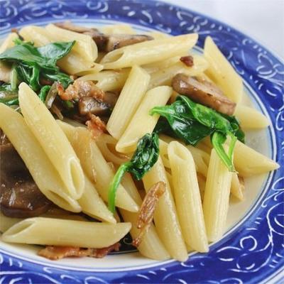 heilige gerookte bacon en paddestoel penne