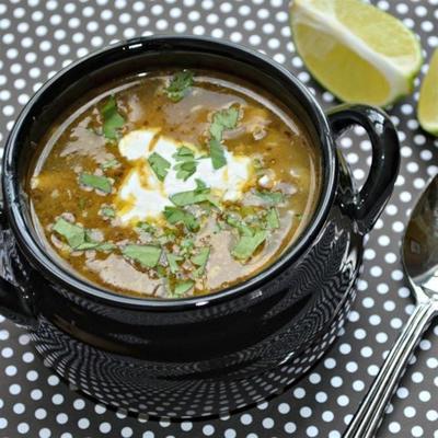 rotisserie chicken chili met hominy en chiles