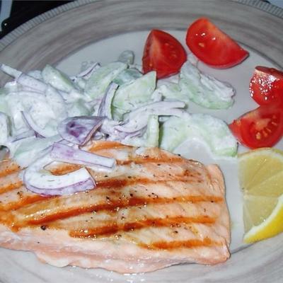 gegrilde zalm met komkommersalade