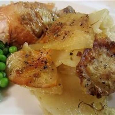 aardappelgratin met kippenbouillon, knoflook en tijm